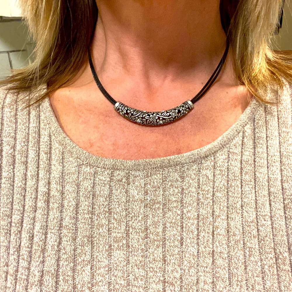 Lia Sophia retired black leather necklace 16”